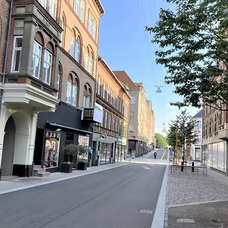 Four Bedroom In Esbjerg, Kirkegade 12 * Esbjerg