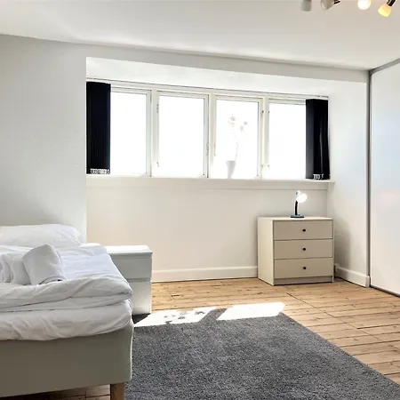Four Bedroom In Esbjerg, Kirkegade 12 Appartement *